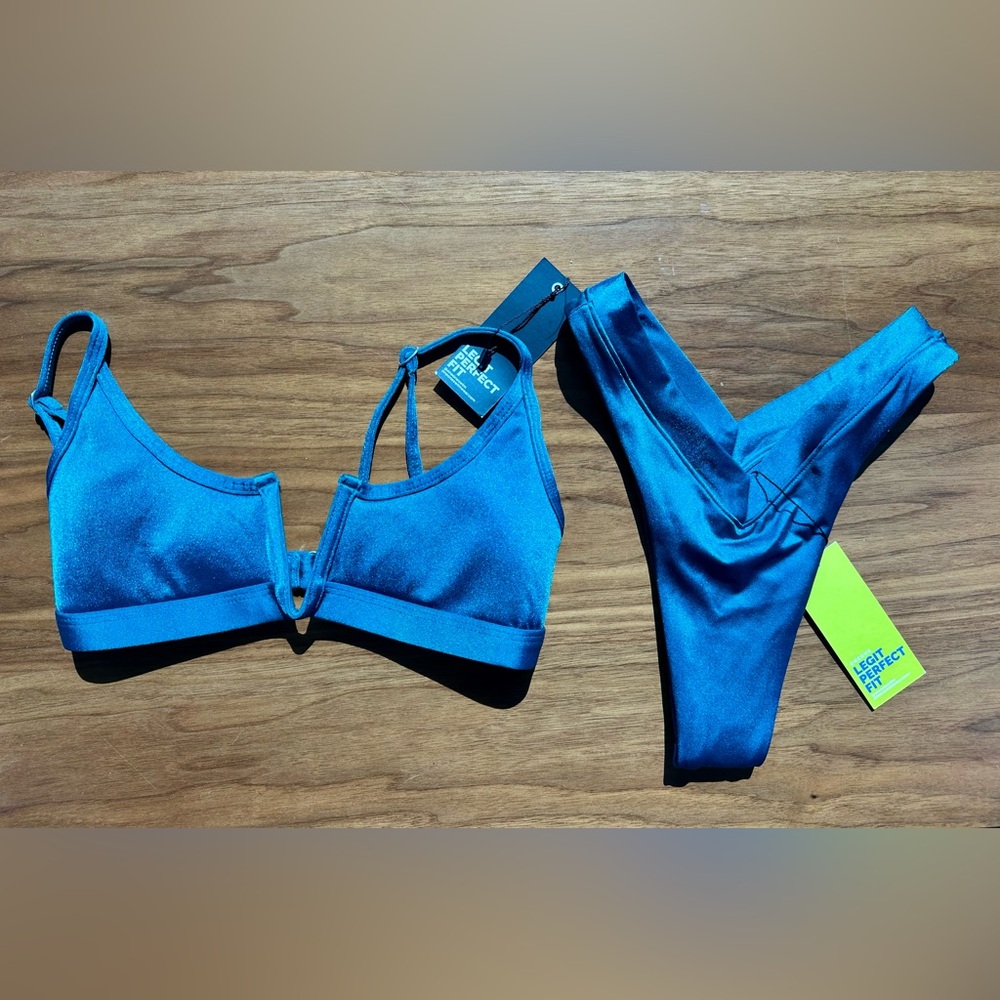 ONEONE Swim bikini-
Jenna top and Jesse bottom in Emerald